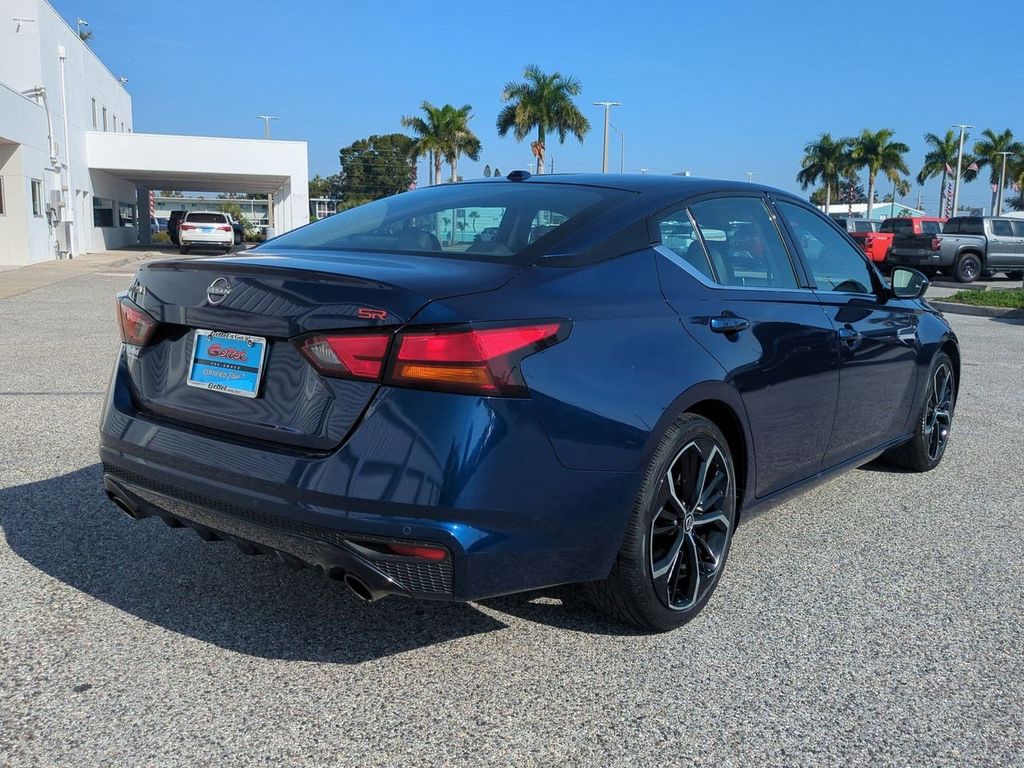 2023 Nissan Altima 2.5 SR photo 4