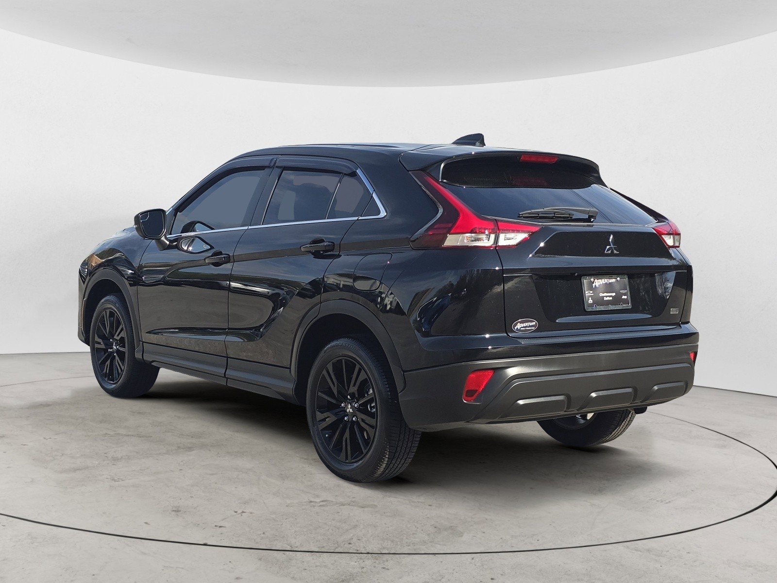 2025 Mitsubishi Eclipse Cross LE photo 3