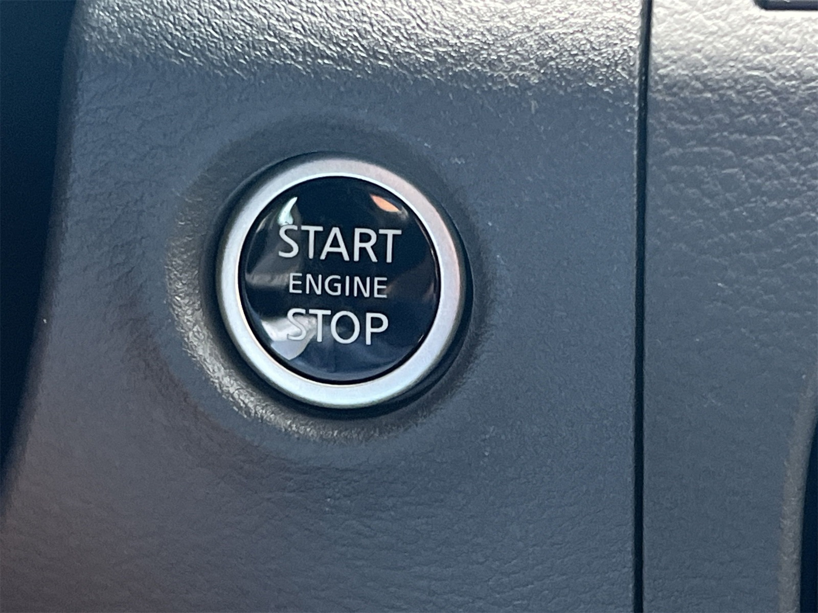 2025 Nissan Frontier SV photo 6