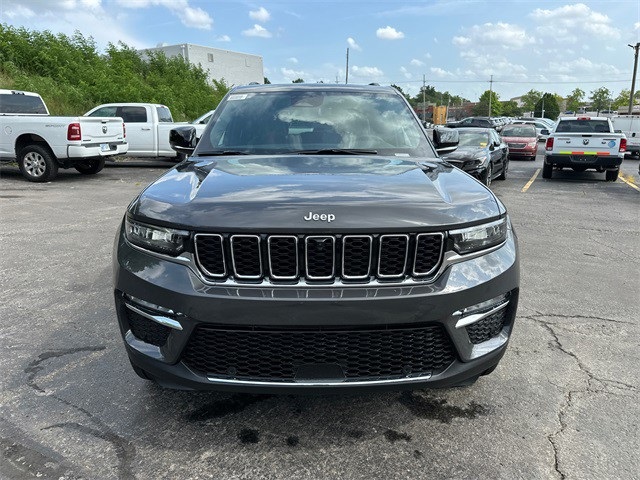 2025 Jeep Grand Cherokee Limited photo 2