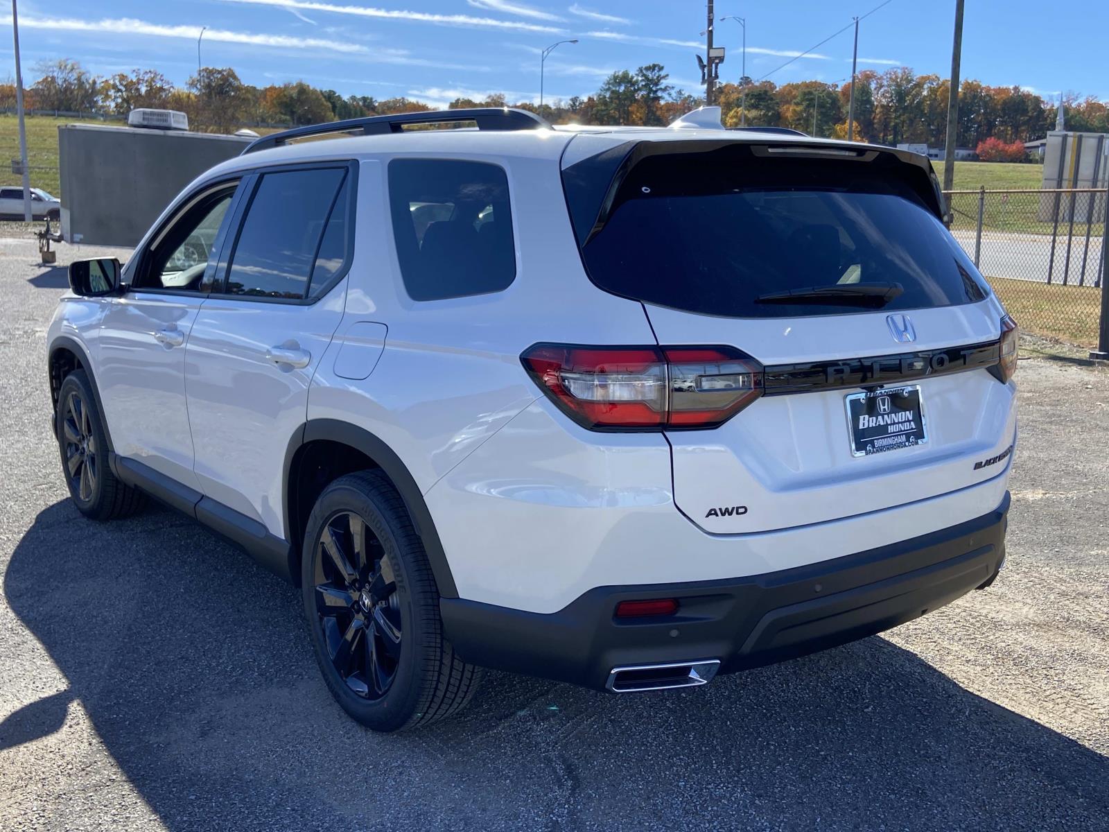 2025 Honda Pilot Black Edition photo 3