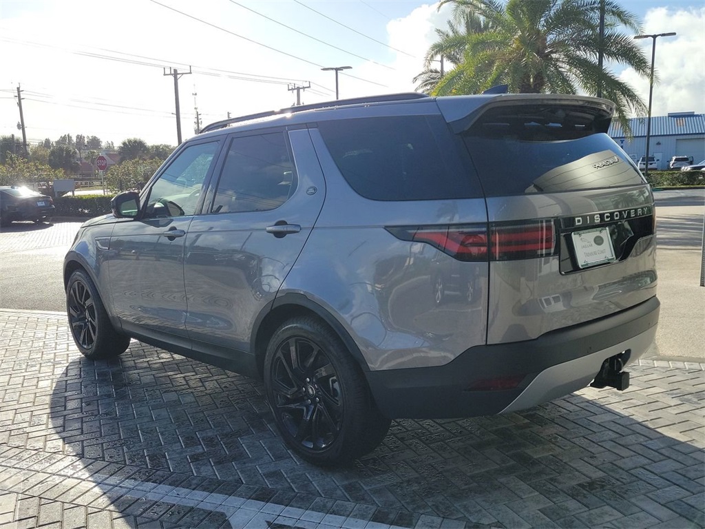 2025 Land Rover Discovery S photo 3