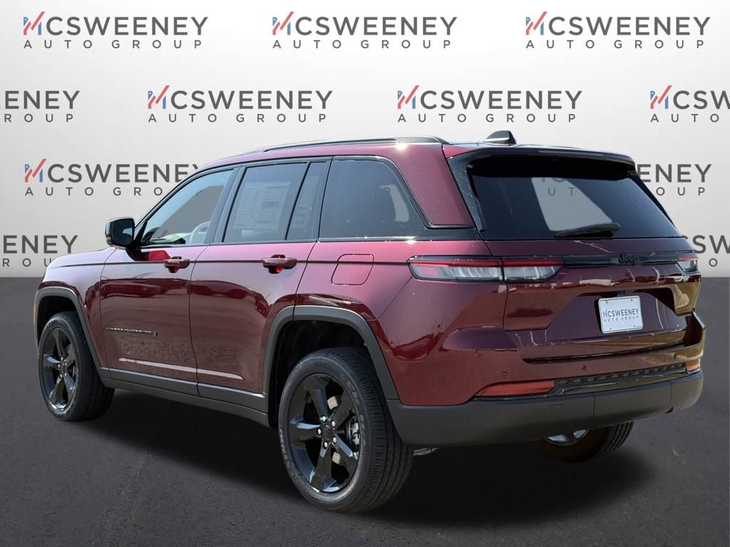2025 Jeep Grand Cherokee Altitude photo 2
