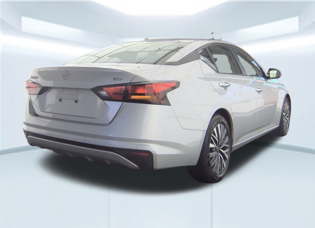 2024 Nissan Altima 2.5 SV photo 3