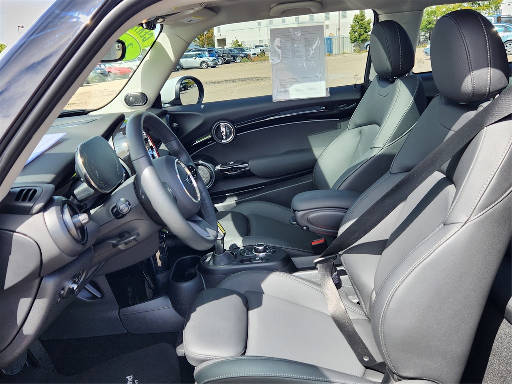 2024 Mini Cooper 2 Door Hardtop SE photo 7