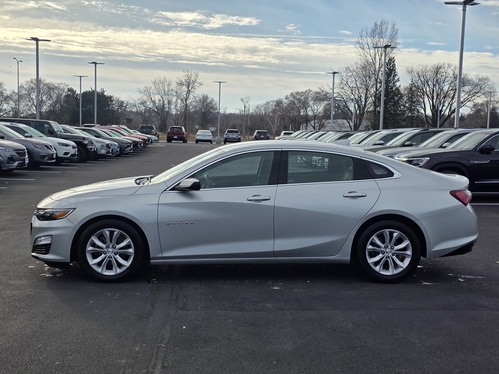 Used 2020 Chevrolet Malibu 1LT with VIN 1G1ZD5ST3LF008555 for sale in St. Cloud, Minnesota
