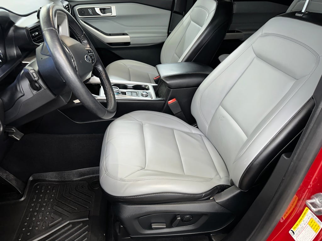 2021 Ford Explorer XLT photo 2
