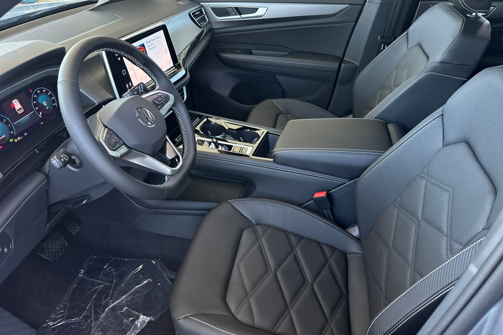 2026 Volkswagen Atlas Cross Sport SE Technology photo 8