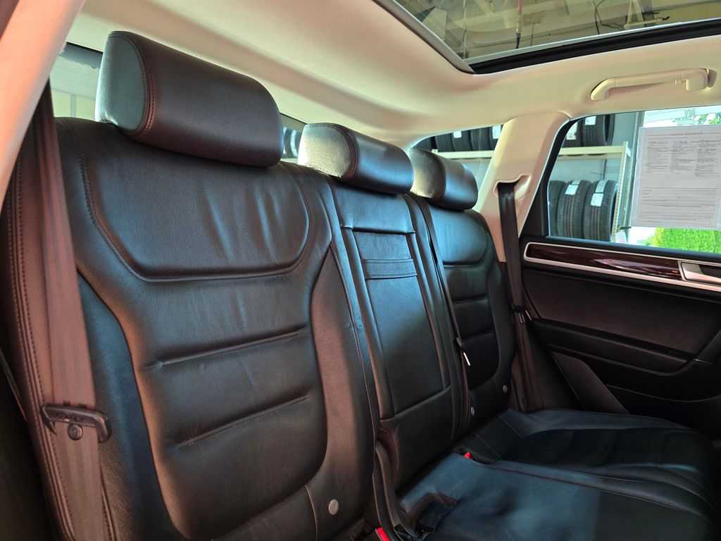 2015 Volkswagen Touareg V6 FSI TDI Hybrid photo 25