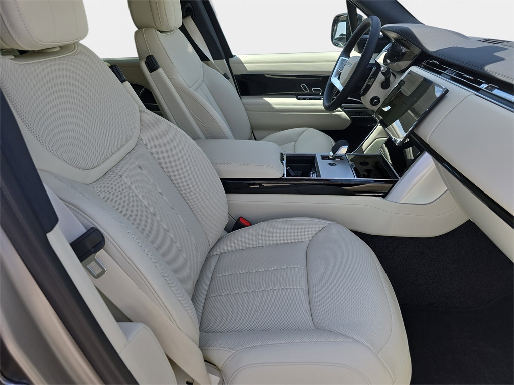 2025 Land Rover Range Rover SE photo 10