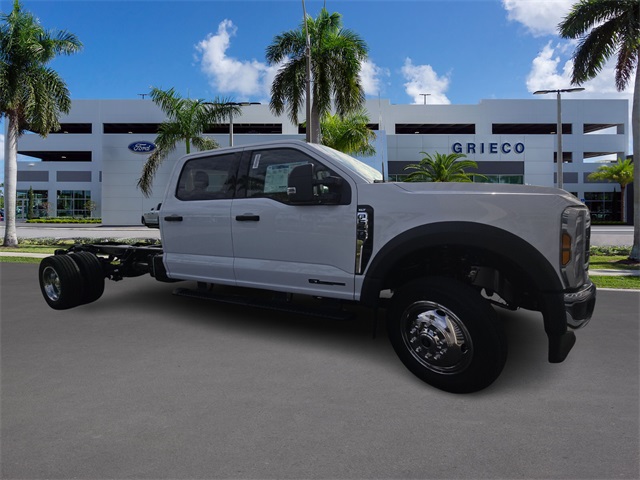 2025 Ford F-550 Super Duty Chassis Cab XLT's photo
