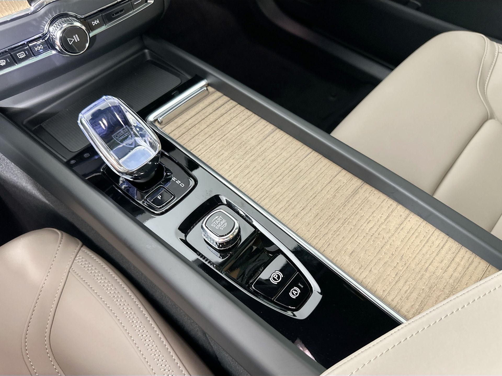 2026 Volvo XC60 B5 Core photo 13