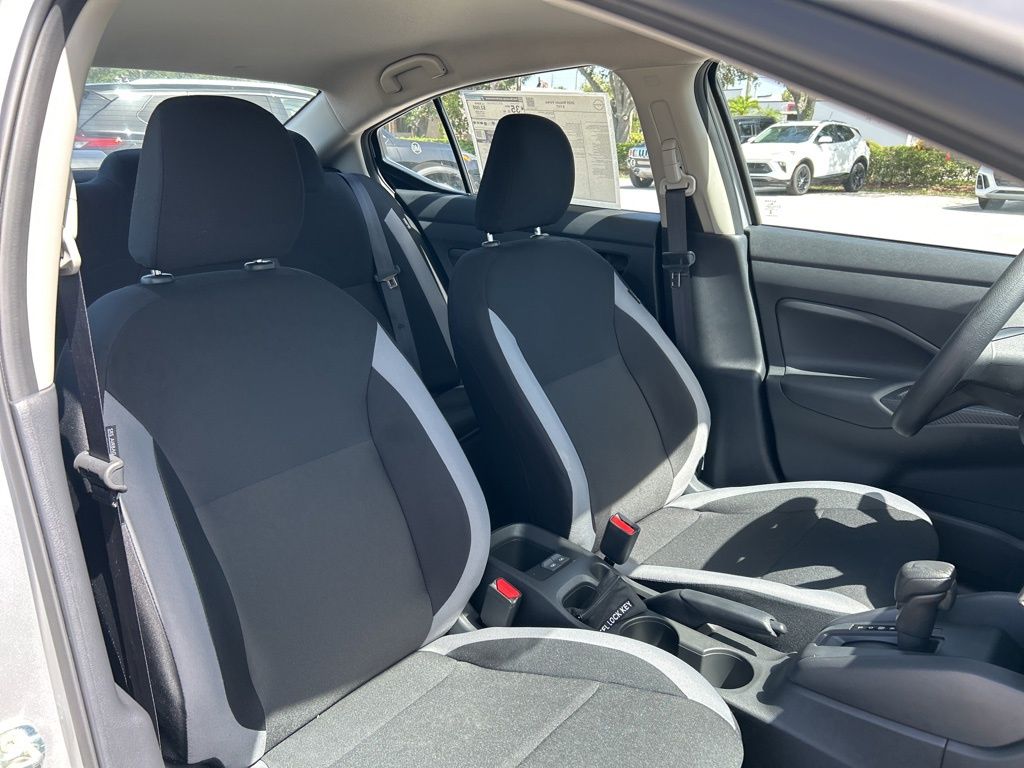 2025 Nissan Versa S photo 32