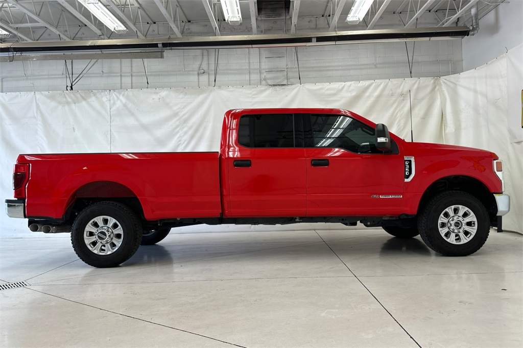 2022 Ford F-350 XLT photo 3