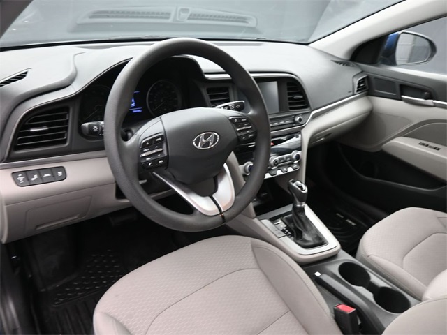 2020 Hyundai Elantra SEL photo 2