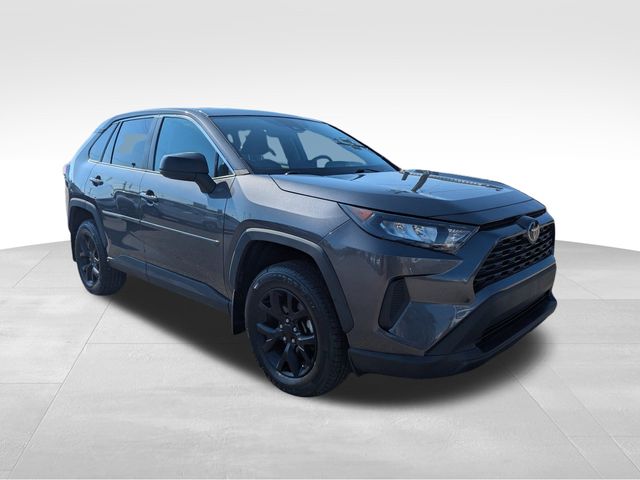 2022 Toyota RAV4 LE photo 5