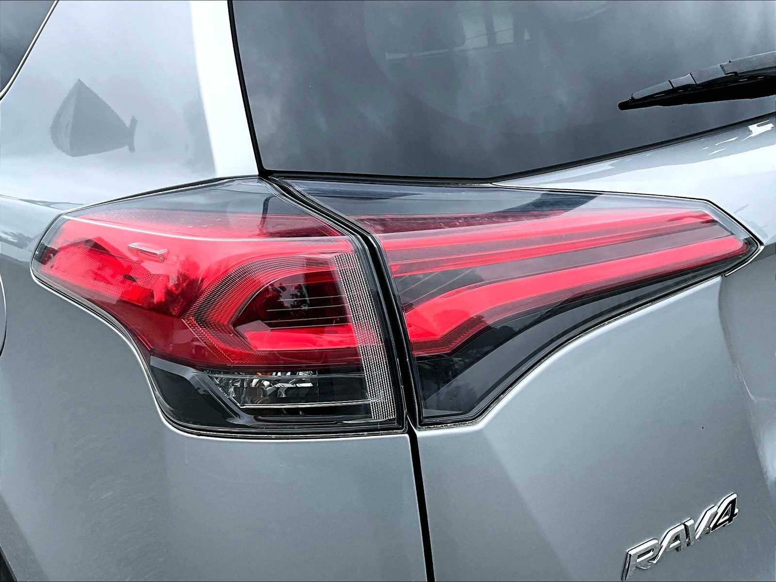 2018 Toyota RAV4 Limited photo 31