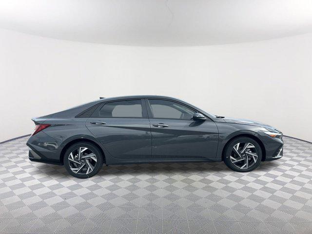 2025 Hyundai Elantra SEL Sport photo 4