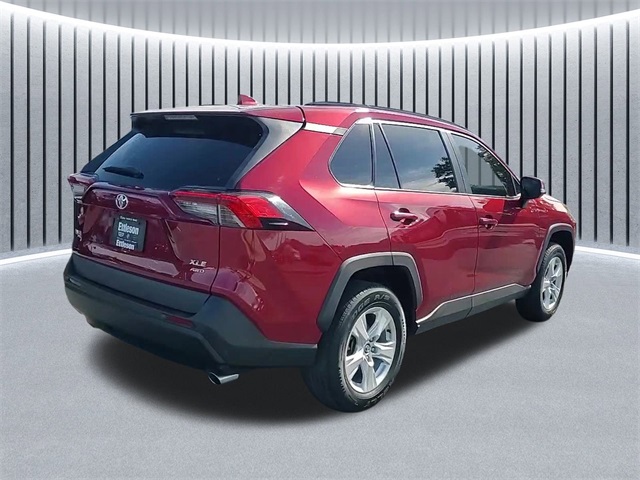 2021 Toyota RAV4 XLE photo 2