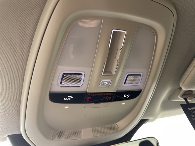 2025 Volvo XC90 T8 photo 32