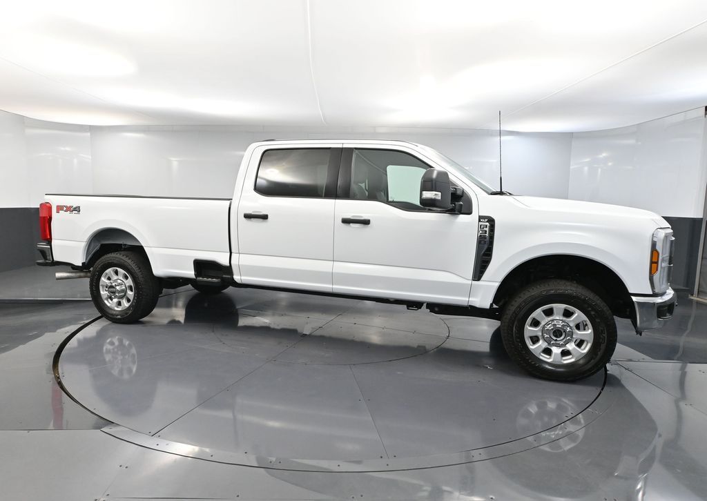 2024 Ford F-350 photo 3