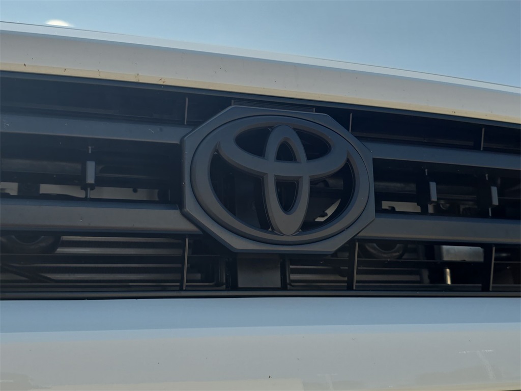 2025 Toyota 4Runner SR5 4WD photo 32