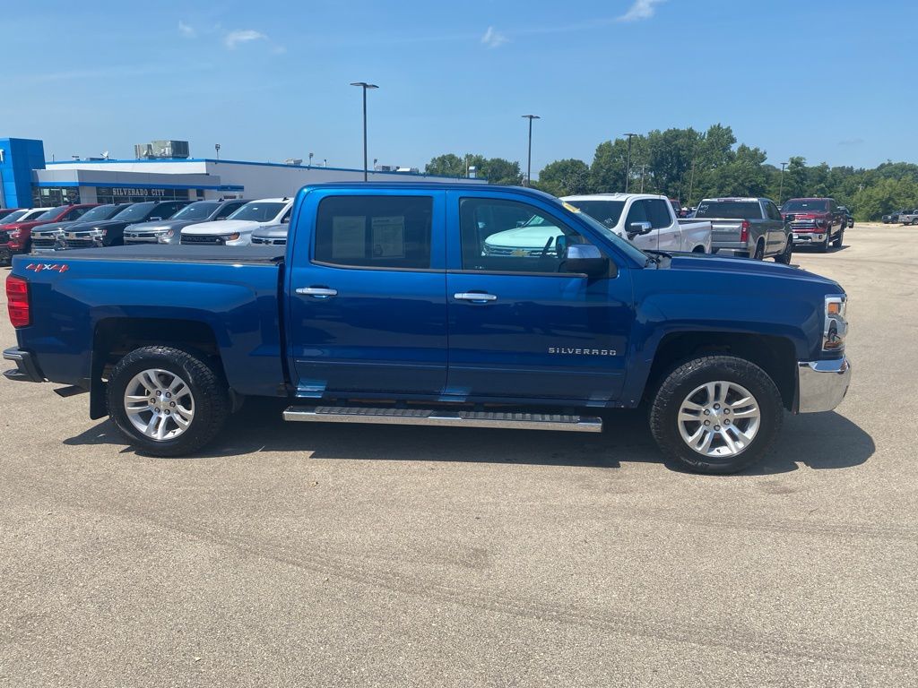2018 Chevrolet Silverado 1500 LT photo 2