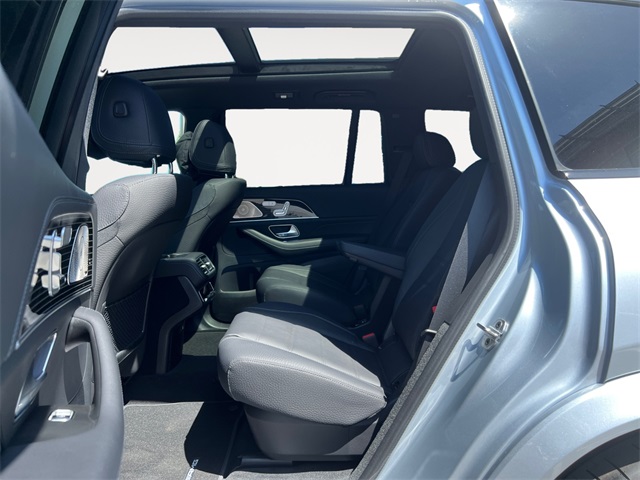 2025 Mercedes Benz GLS 580 4MATIC photo 12