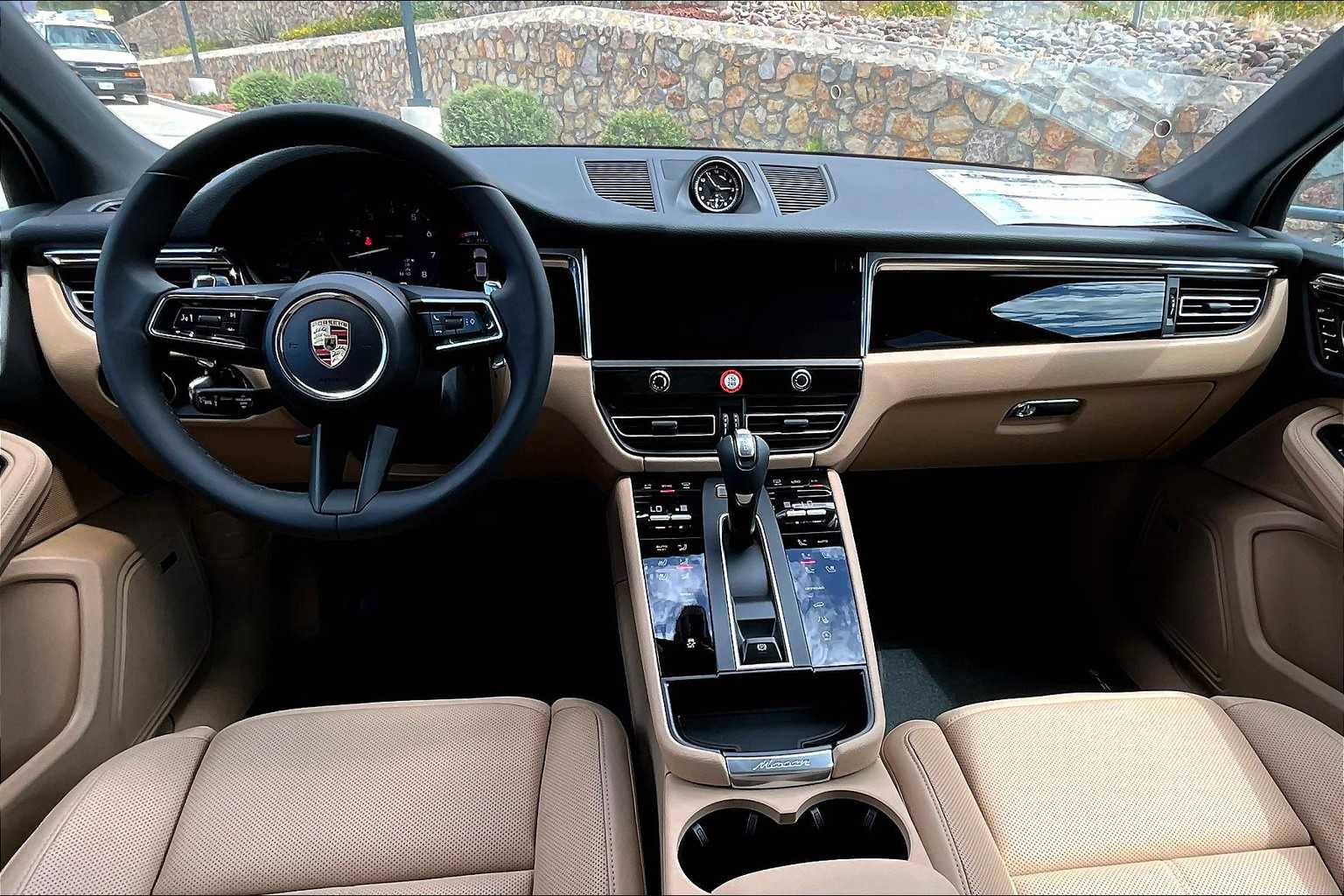 2026 Porsche Macan T photo 13