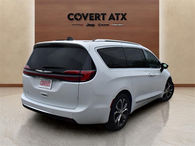 2025 Chrysler Pacifica Pinnacle photo 5