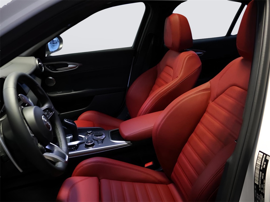 2025 Alfa Romeo Giulia Base photo 41