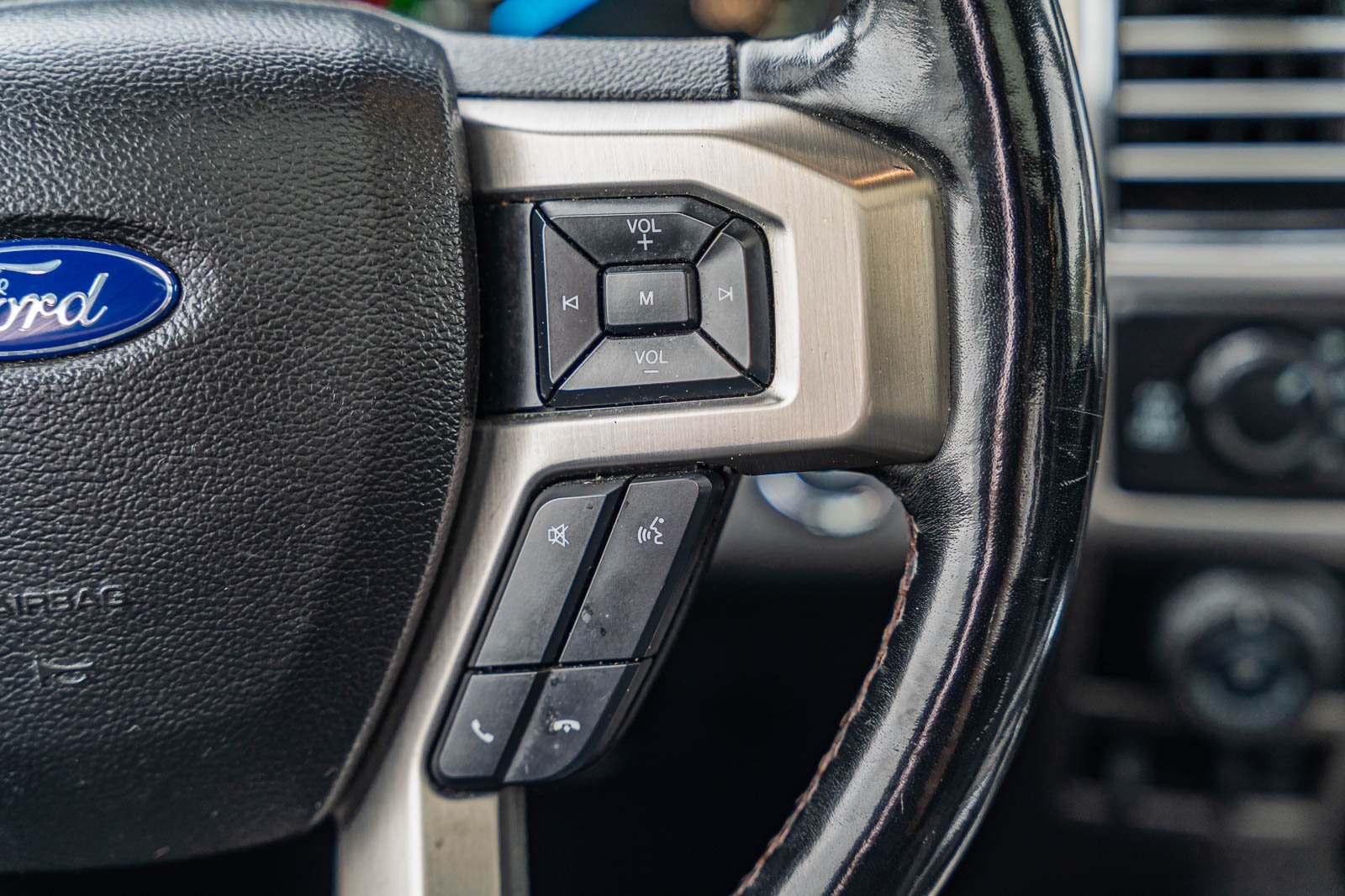 2018 Ford F-150 Platinum photo 27
