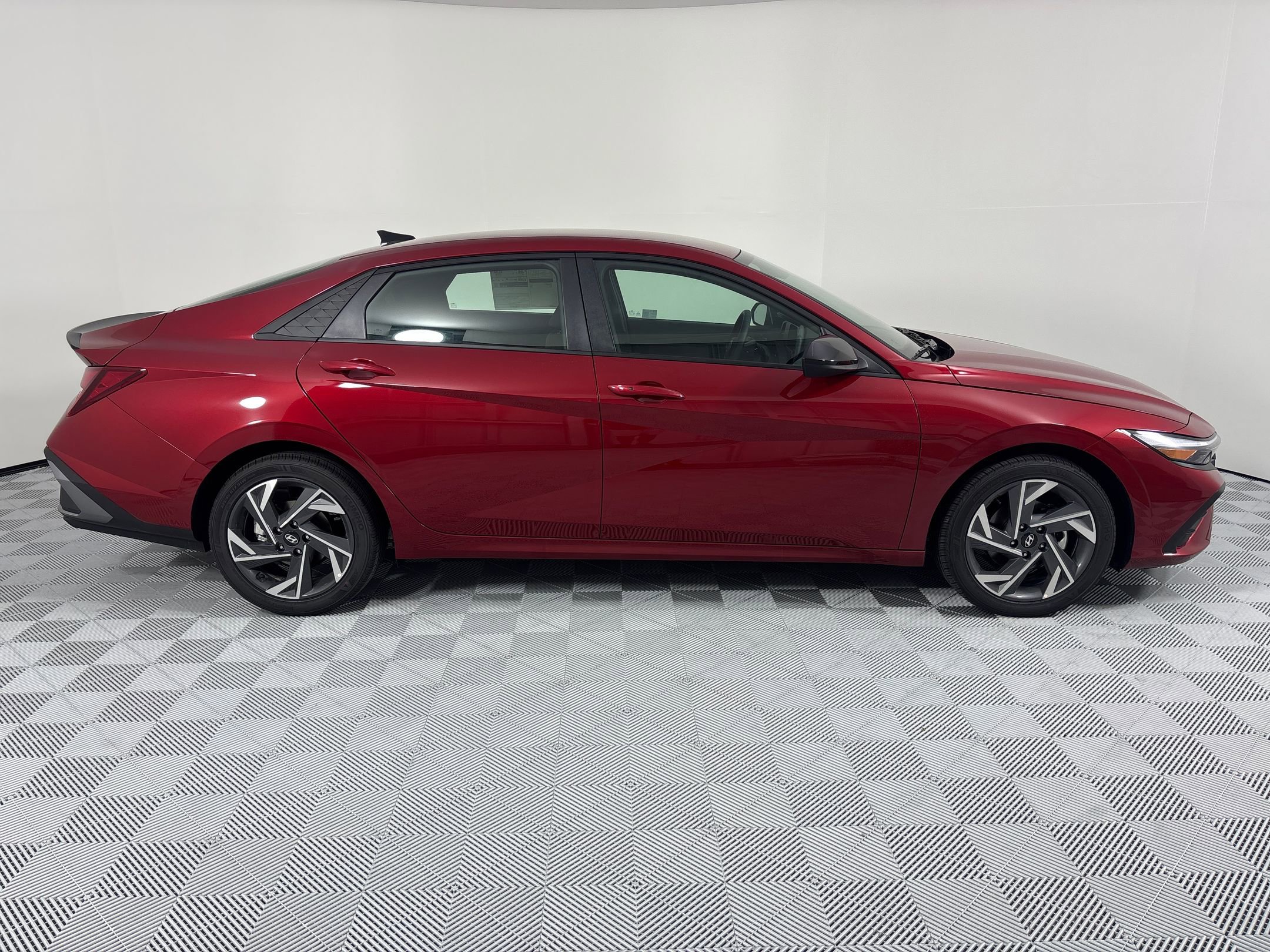 2025 Hyundai Elantra SEL Sport photo 7