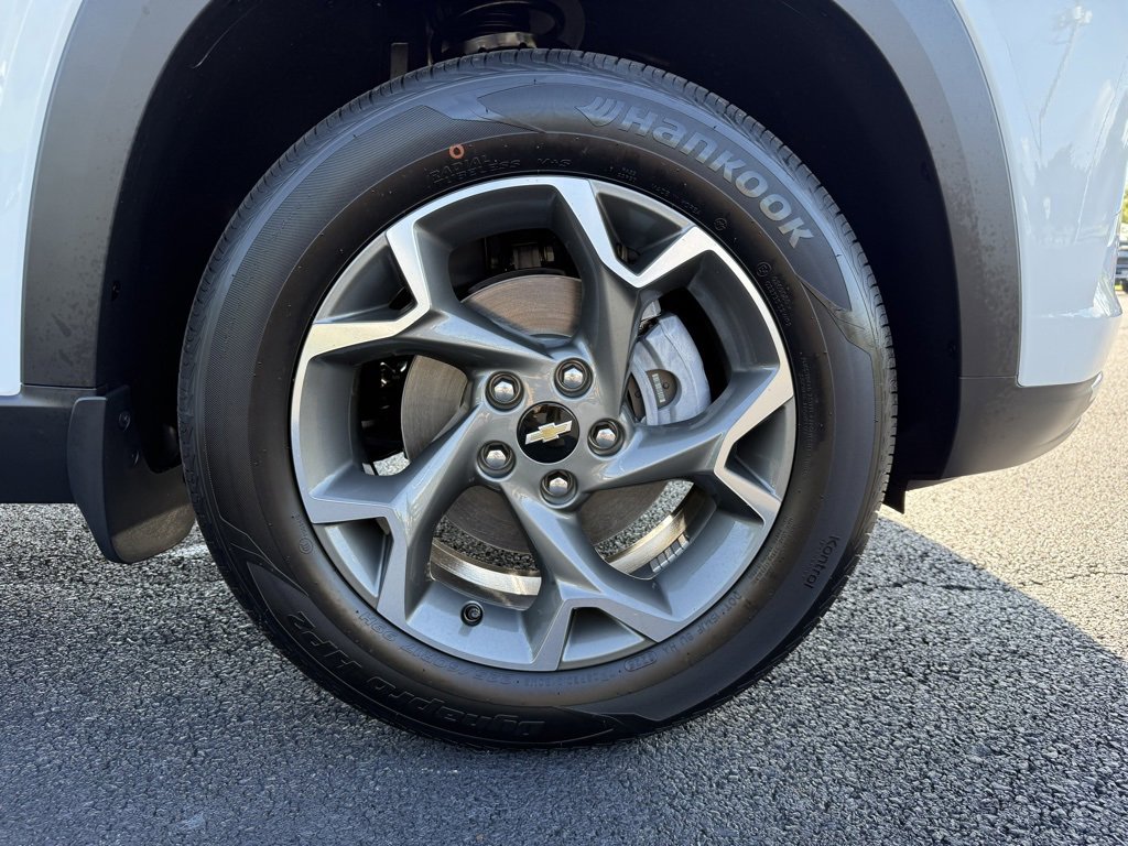 2025 Chevrolet Trax LT photo 19