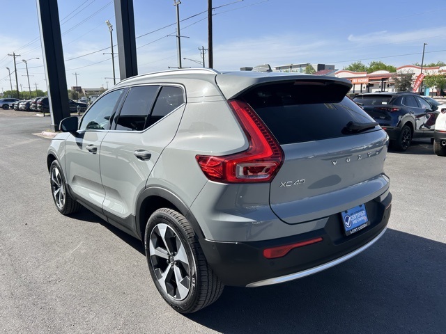 2025 Volvo XC40 Plus photo 4