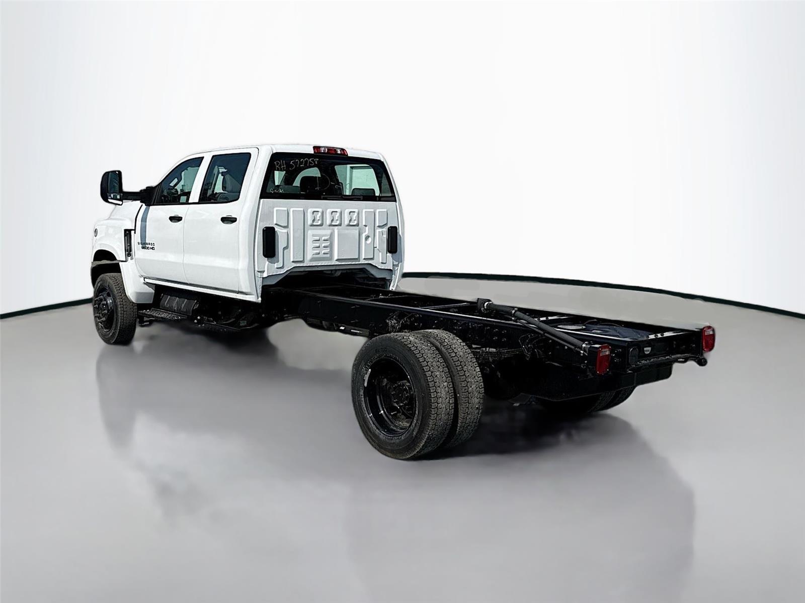 2024 Chevrolet Silverado 5500HD Work Truck photo 4