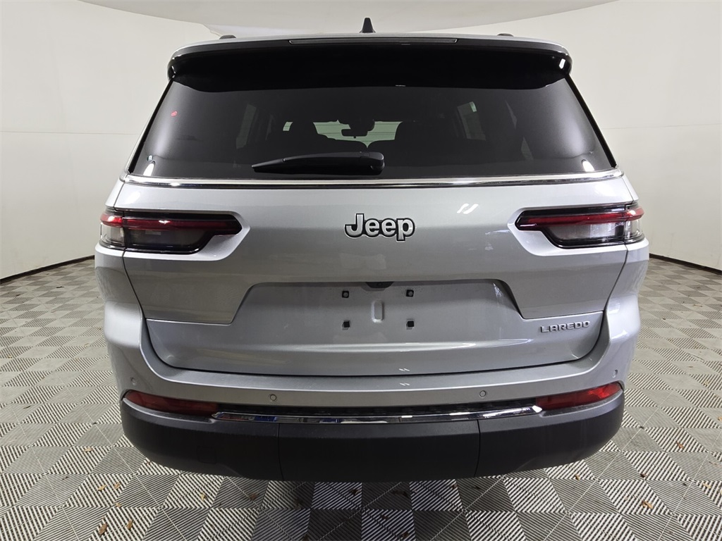 2025 Jeep Grand Cherokee Laredo photo 9