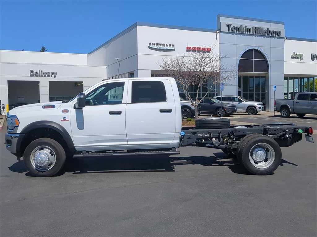 2024 Ram 4500 Tradesman photo 2