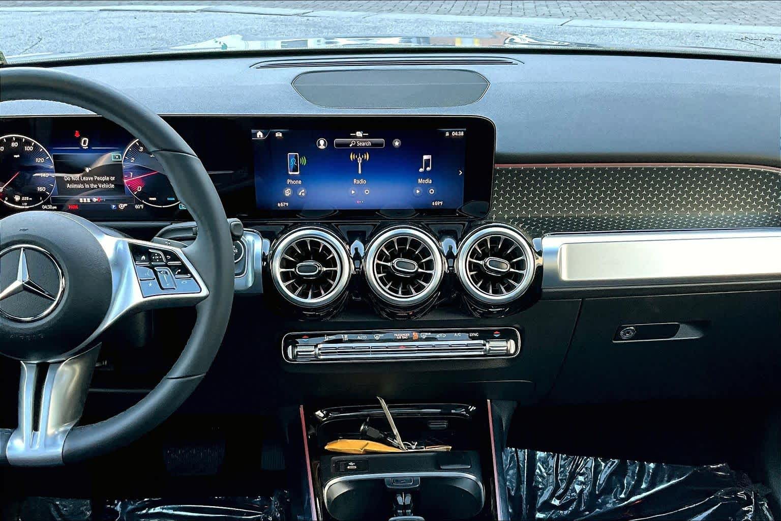 2025 Mercedes Benz GLB 250 photo 4