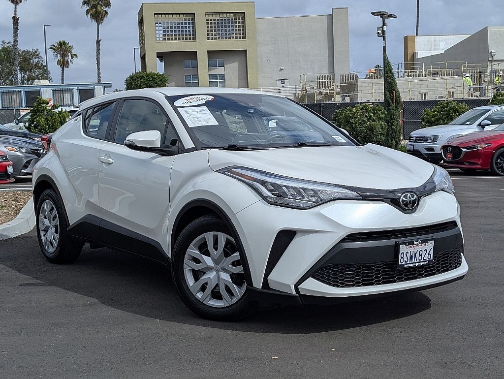 2020 Toyota C-HR LE photo 2