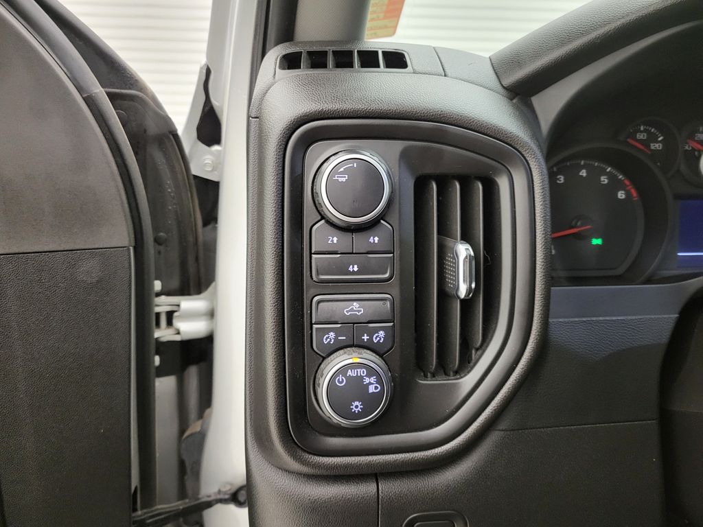 2022 Chevrolet Silverado 2500HD Custom photo 22