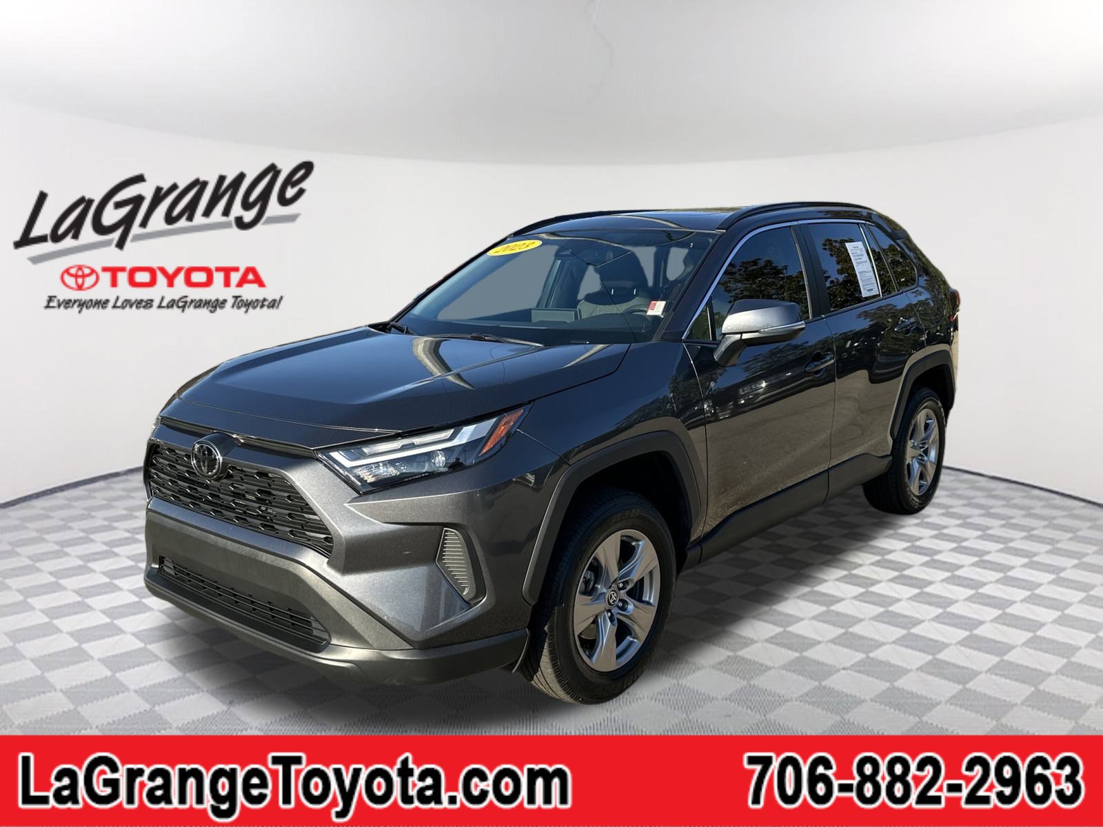 2023 Toyota RAV4 XLE's photo