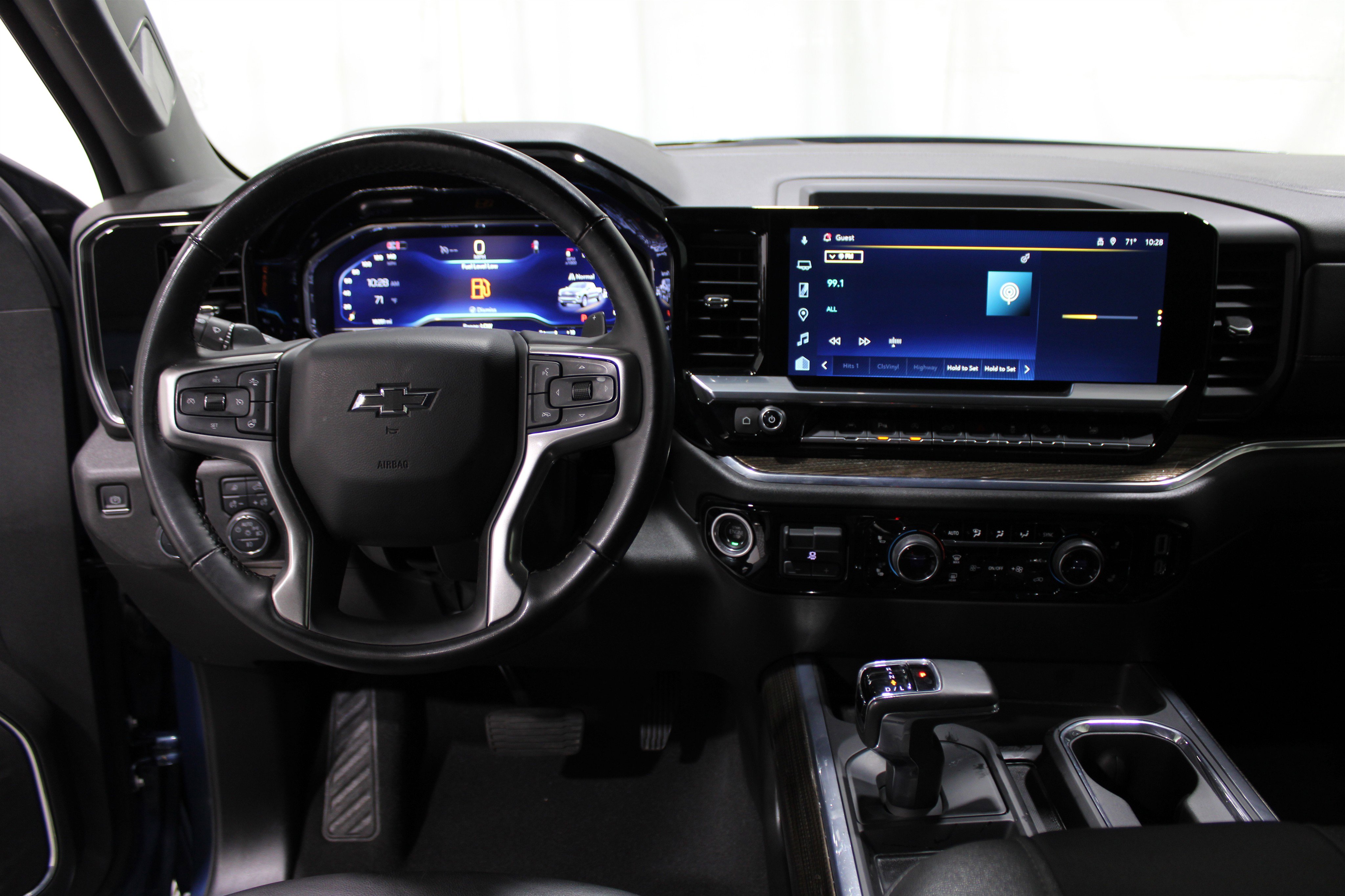 2024 Chevrolet Silverado 1500 RST photo 2