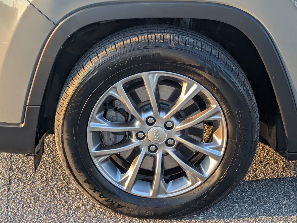 2020 Jeep Cherokee Latitude photo 9