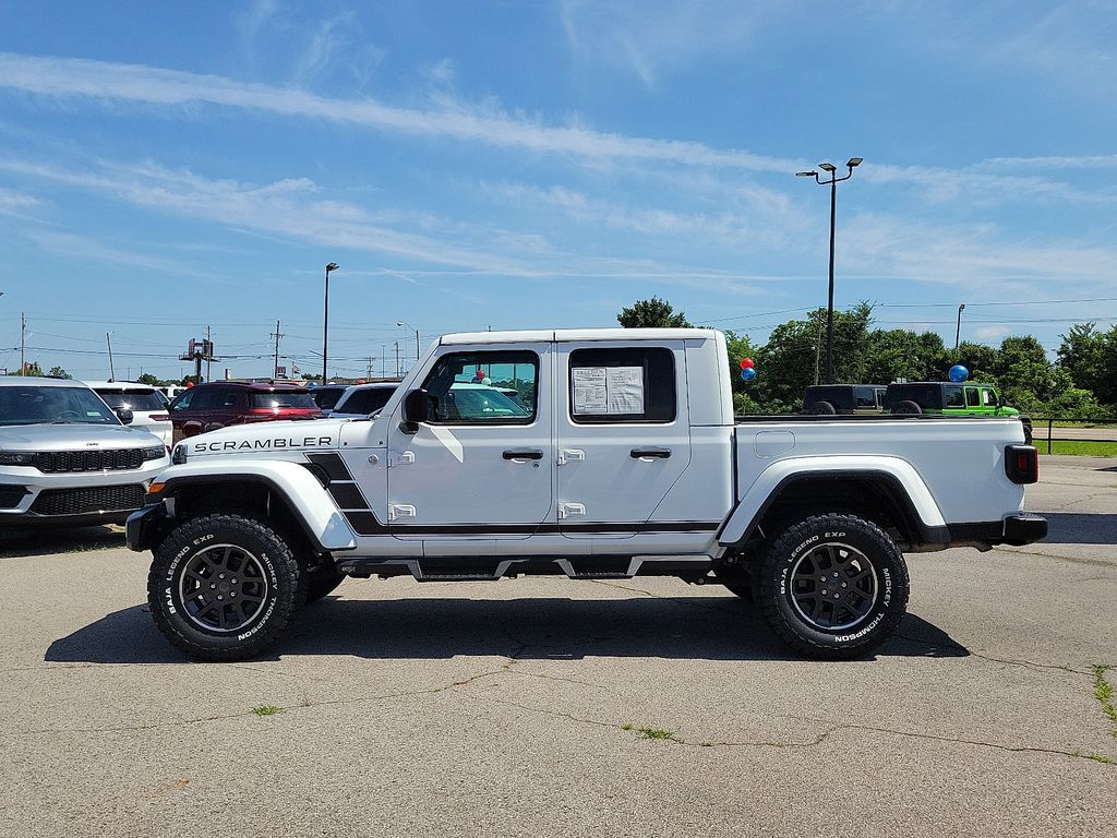 2023 Jeep Gladiator Overland photo 3