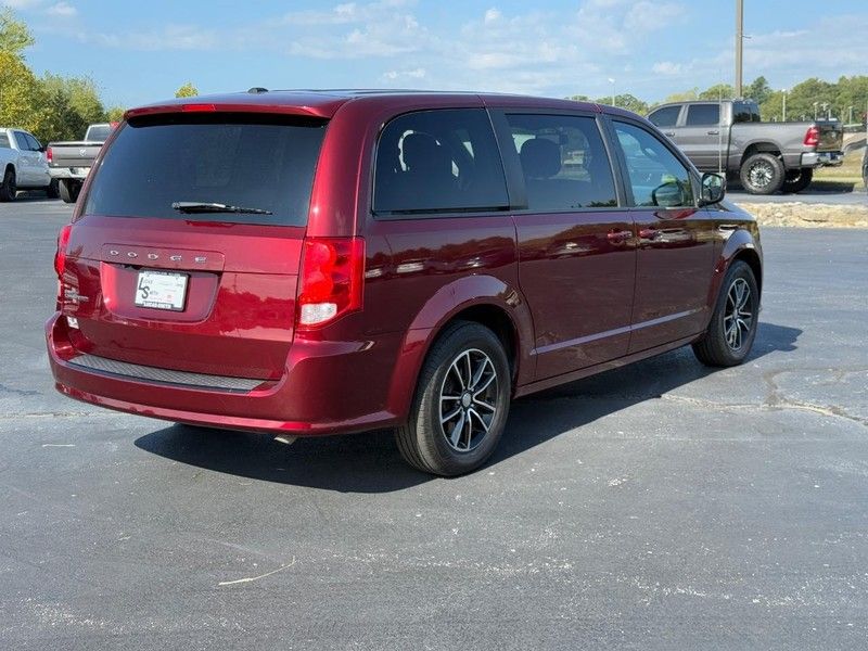 2018 Dodge Grand Caravan SE photo 2