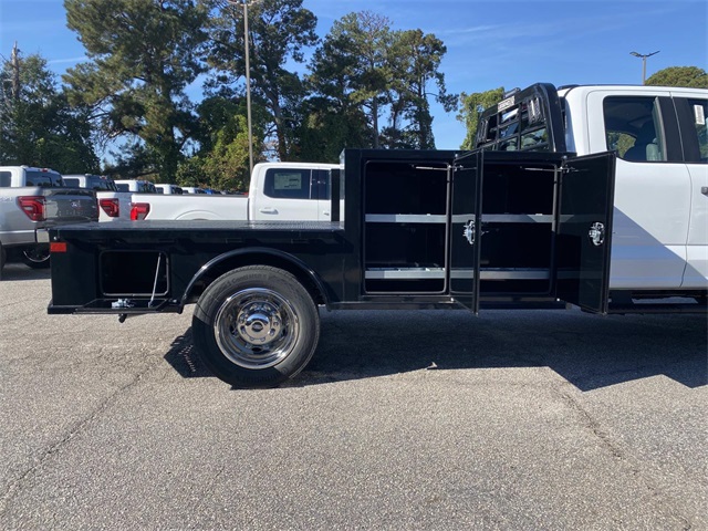 2026 Ford F-550 photo 2