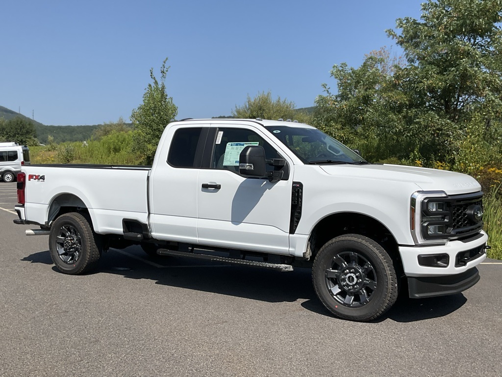 2025 Ford F-350 Super Duty XL's photo