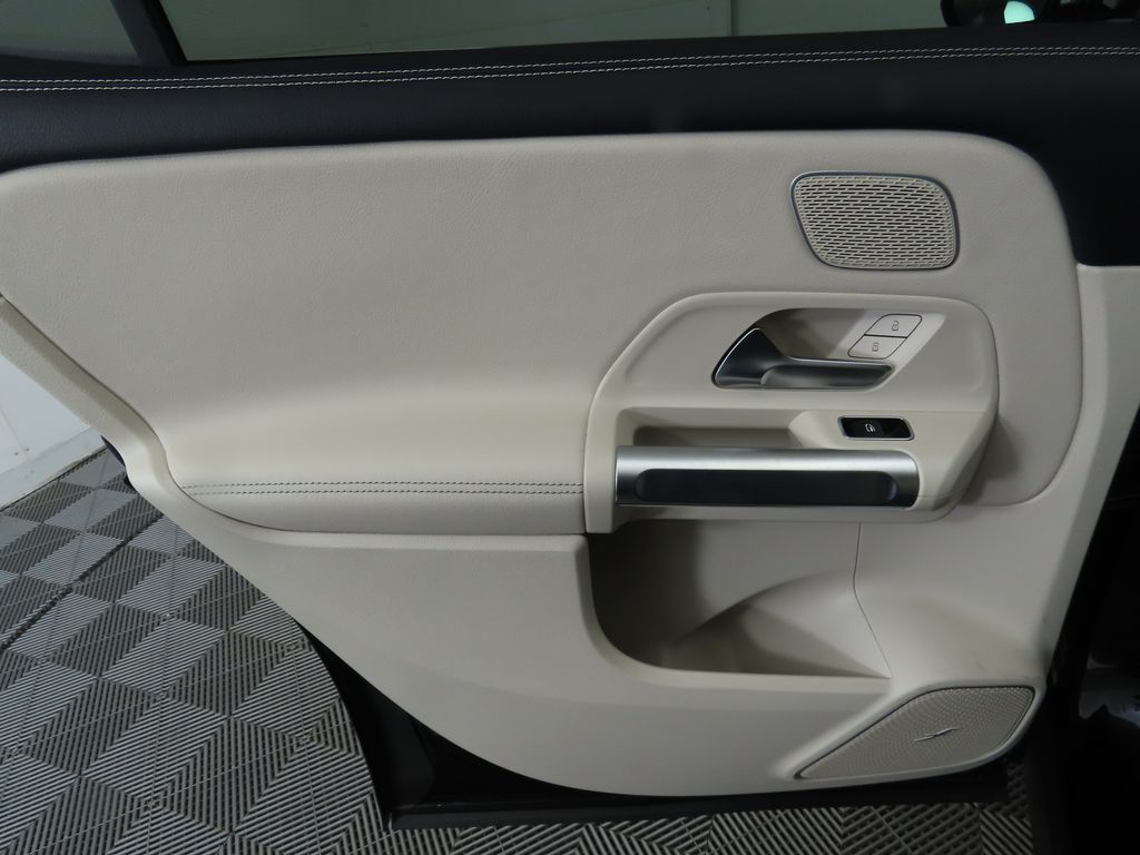 2026 Mercedes Benz GLB 250 photo 24