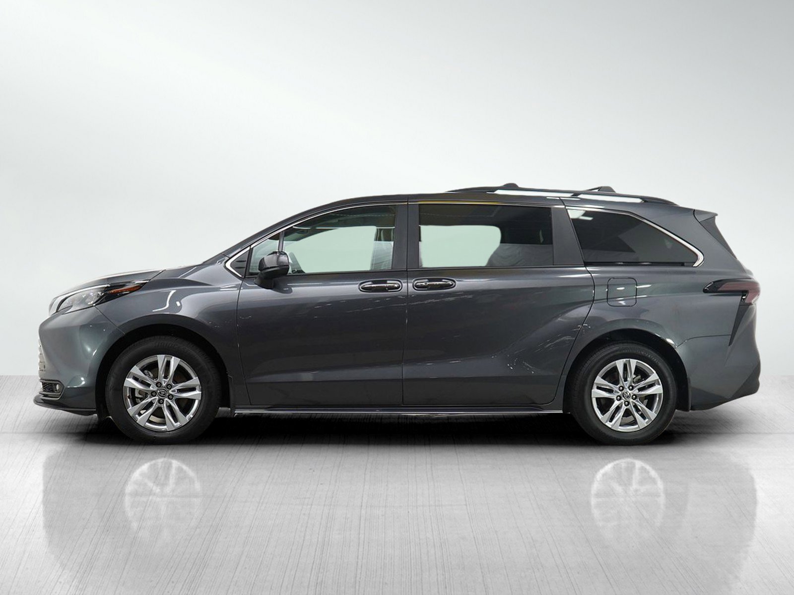 Used 2025 Toyota Sienna XLE with VIN 5TDJRKEC3SS251846 for sale in Bloomington, Minnesota